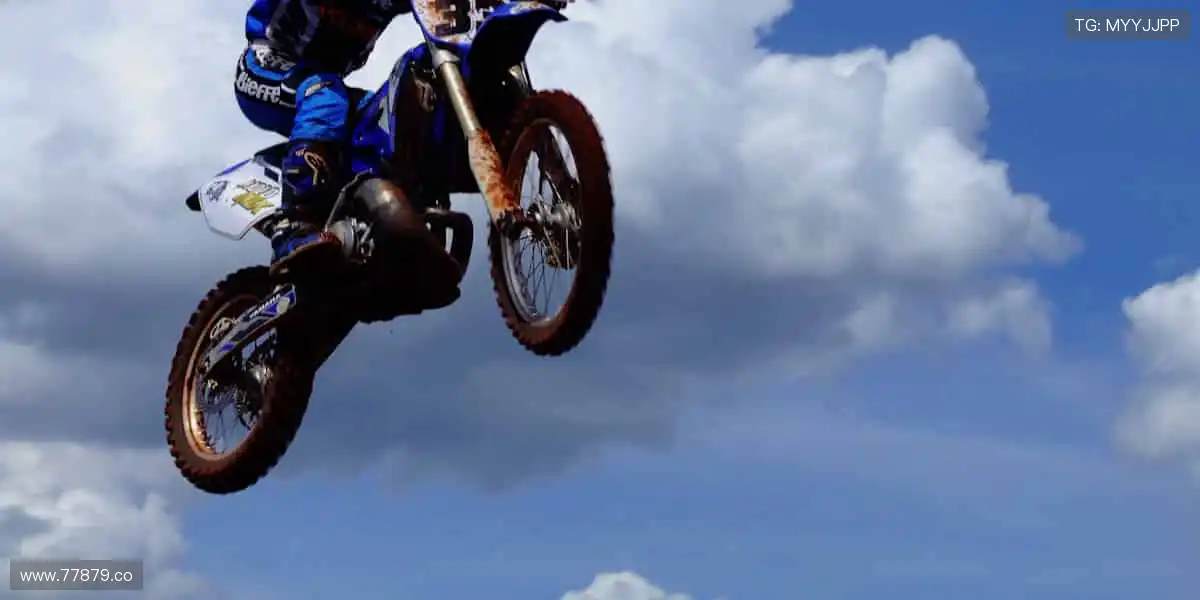 「球星同款、限量周边,做朋友圈最靓的体育潮人!👕点击抢购,手慢无!」